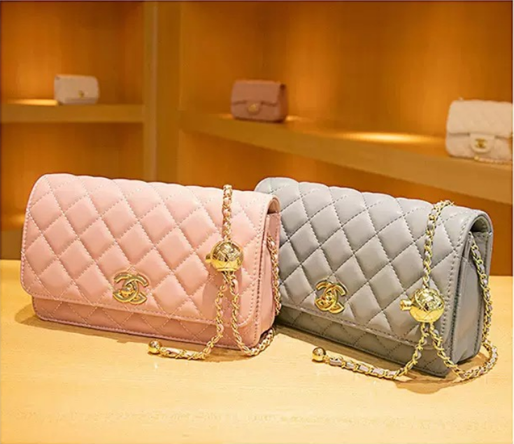 Wallet On Chain Shiny Lambskin Pearls Gold Tone Metal