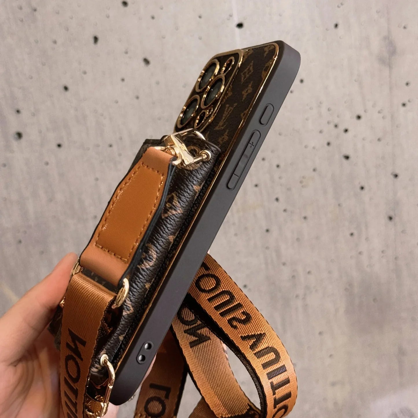Étui portefeuille et bandoulière pour iPhone avec monogramme marron et grand imprimé