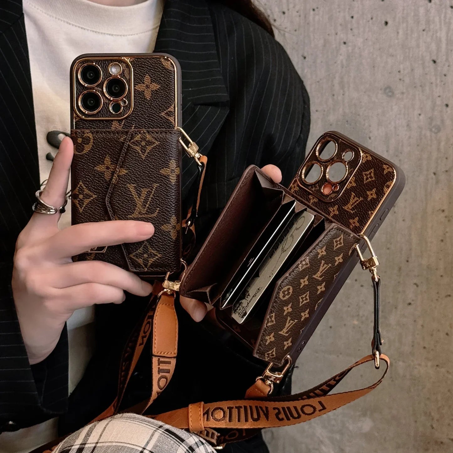 Étui portefeuille et bandoulière pour iPhone avec monogramme marron et grand imprimé