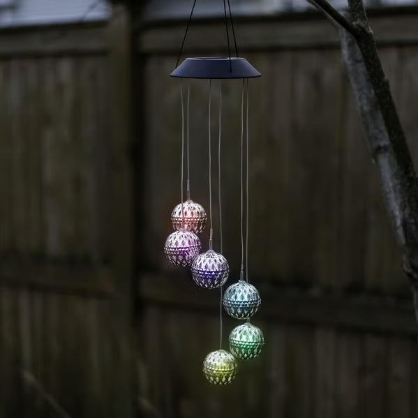 Solar-Windspiel-Mobile aus Metallkugeln – LED-Lichter mit Regenbogen-Farbwechsel