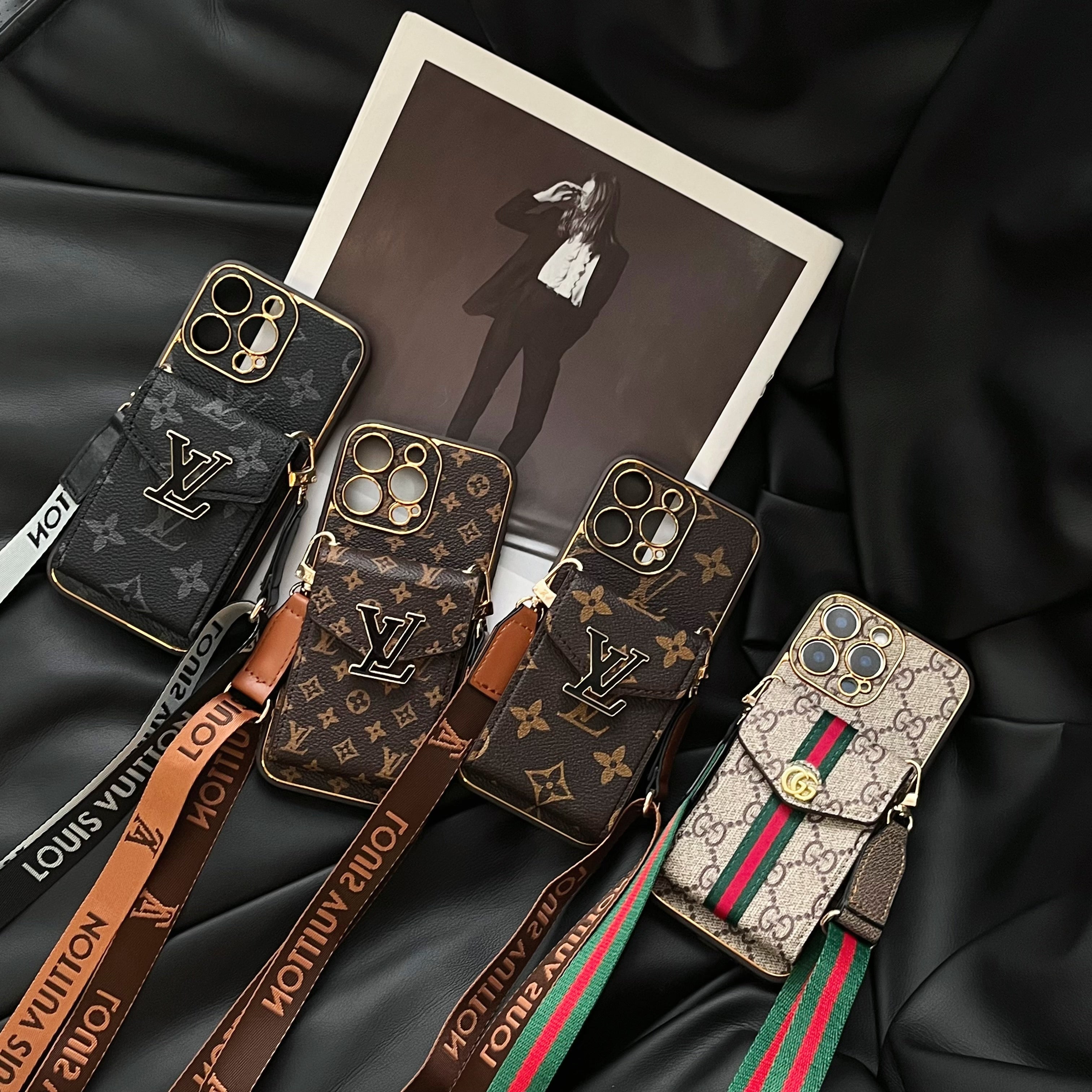 🔥 Stoßfeste Lederhülle mit vollständiger Abdeckung, Brieftasche und Riemen, Handyhülle, Monogramm-iPhone-Hülle 