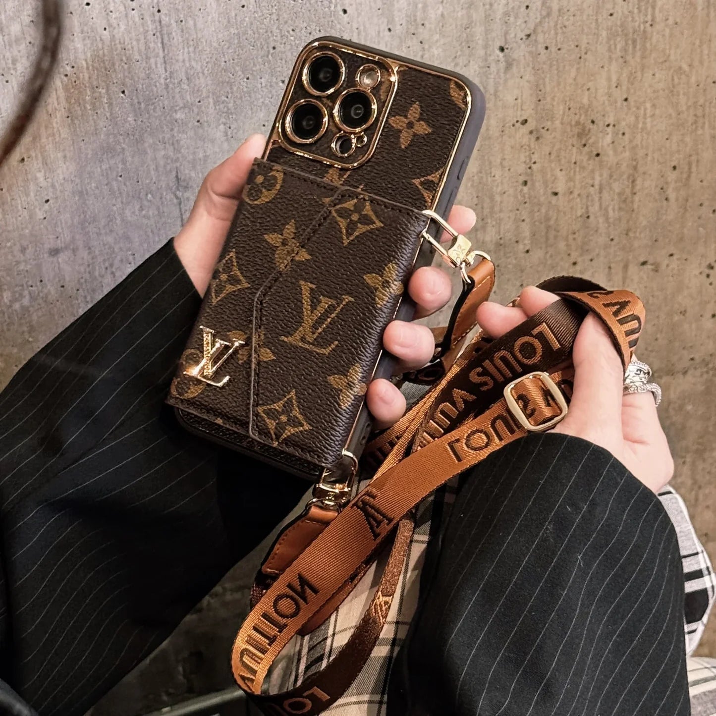 Étui portefeuille et bandoulière pour iPhone avec monogramme marron et grand imprimé 