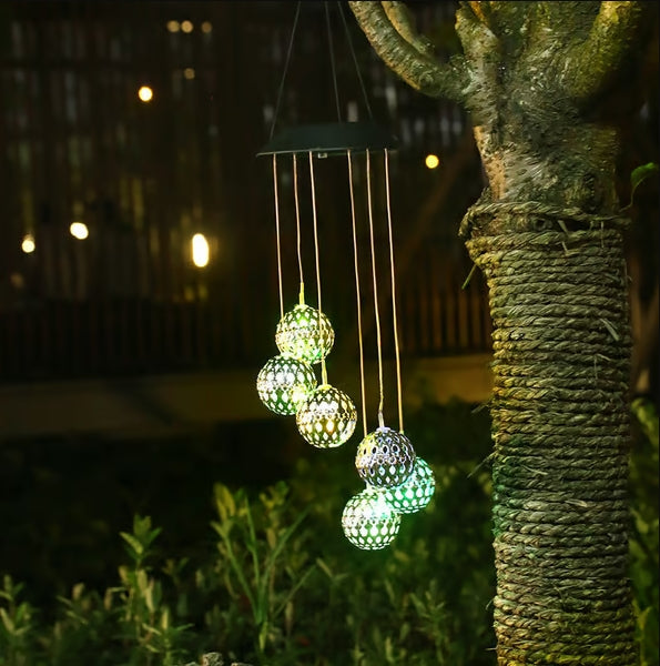 Mobile carillon éolien solaire en métal - Lumières LED arc-en-ciel changeantes 